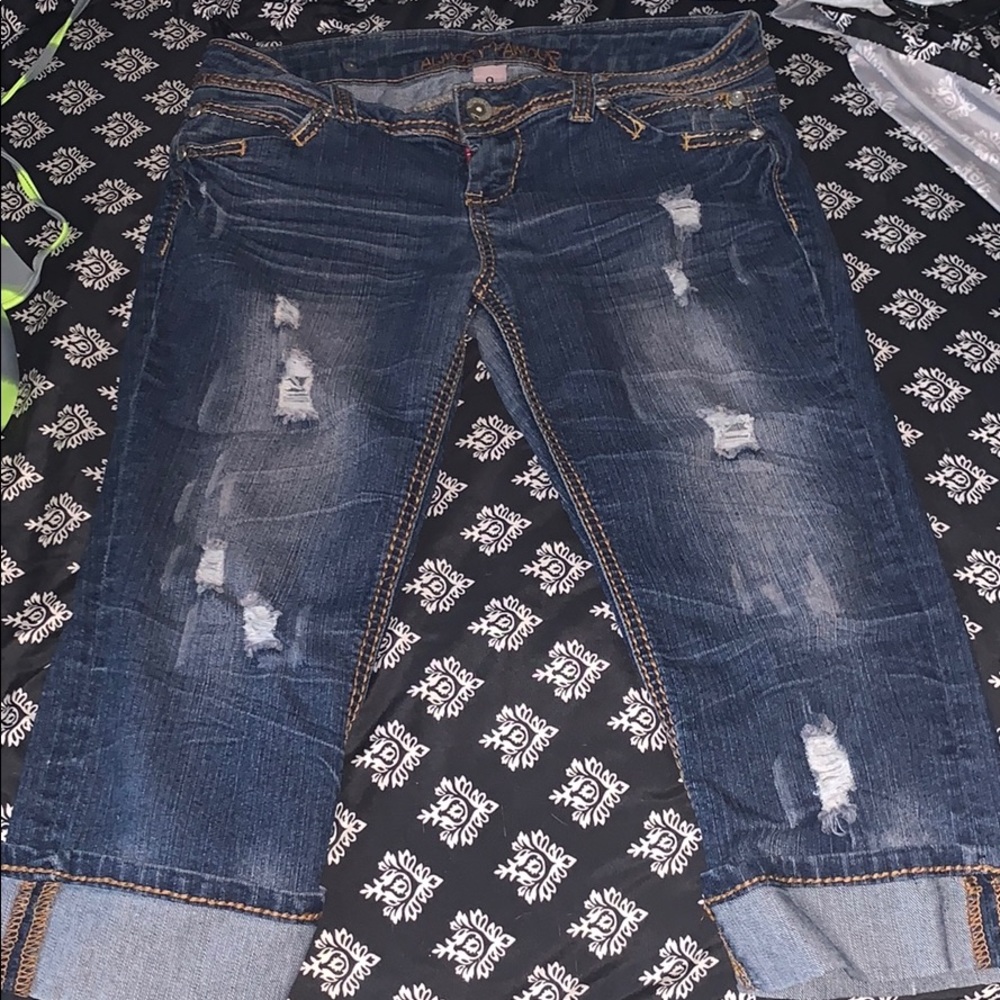 size 9 almost famous distressed jean capris cuffed
